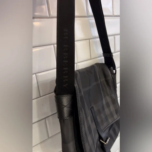 Burberry Men’s Messenger Bag / Charcoal